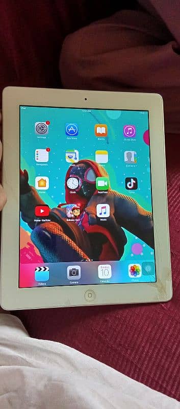 Apple IPAD 32GB minor break All ok TikTok best use 7