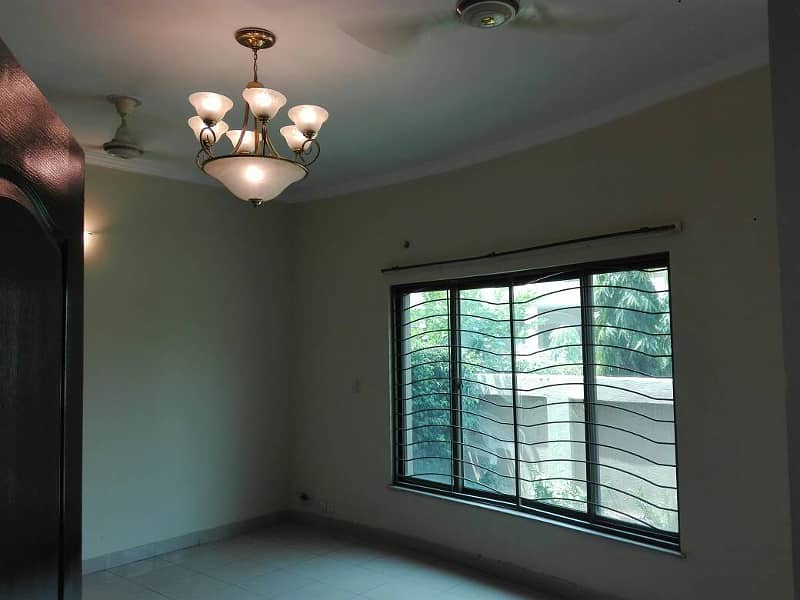 10 Marla 04 Bedroom House Available For Sale In Askari 10 Sector-B Lahore Cantt 1