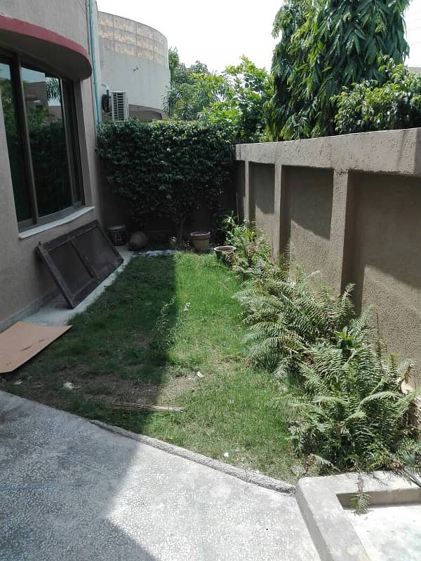 10 Marla 04 Bedroom House Available For Sale In Askari 10 Sector-B Lahore Cantt 27