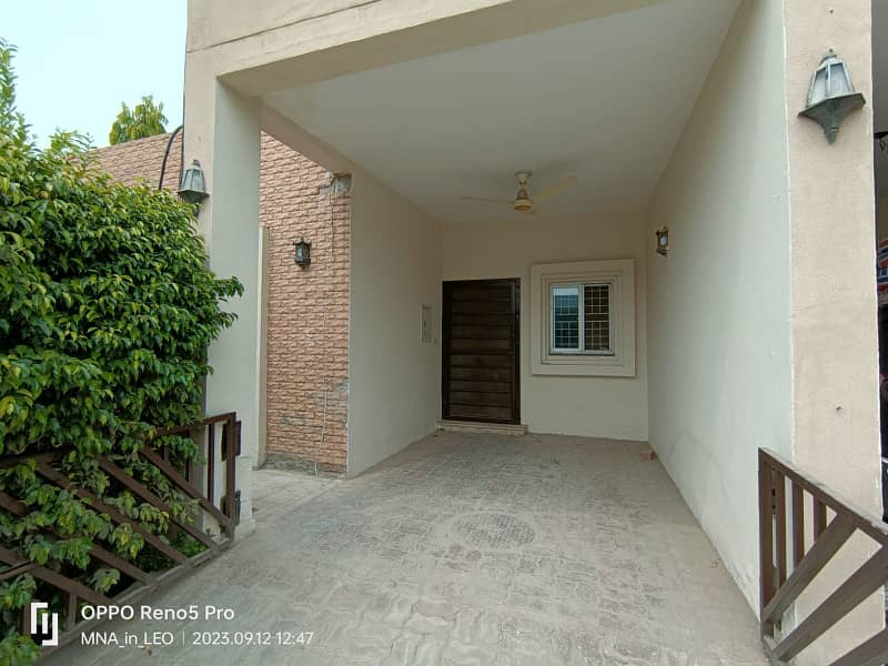 A BEAUTIFUL 6 MARLA CORNER SINGLE STORY HOUSE FOR SALE IN SAFARI VILLAS SECTOR B BAHRIA TOWN LAHORE 2