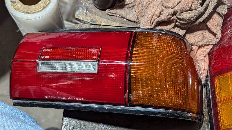 Toyota sprinter 1988 model tail light 3