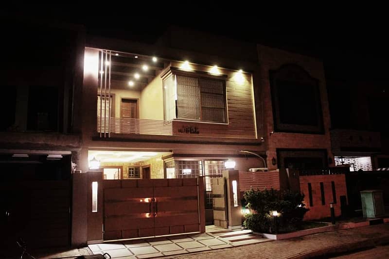 8 Marla Fully Furnished House For Rent in Bahria Town Lahore. 0