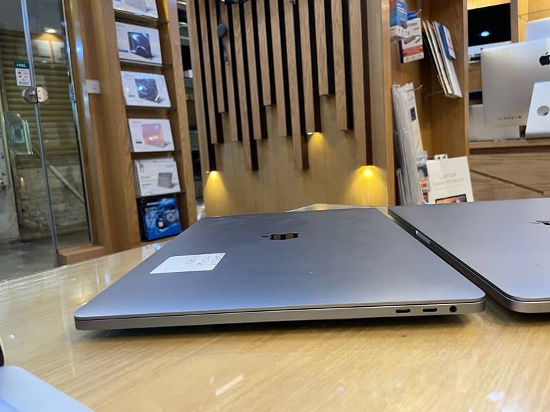 mac book pro 2019 16 inch corei7 ,16 gb ram , 512 gb storage 7