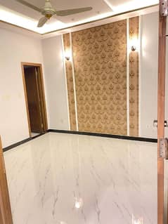 House In Bahria Town - Sector C Sized 5 Marla Is Available