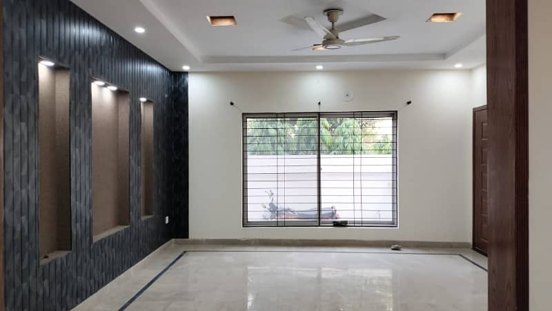 A 10 Marla House In Lahore Is On The Market For rent 0