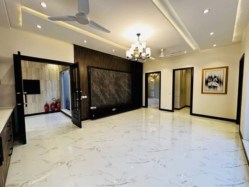 Lower Locked 1 Kanal Fabulous Upper Portion On Top Location For Rent In DHA Phase 4 Lahore 3