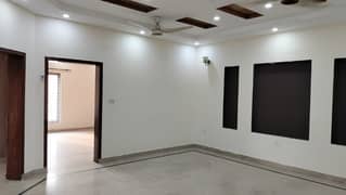 10 Marla House In Lahore Is Available For rent