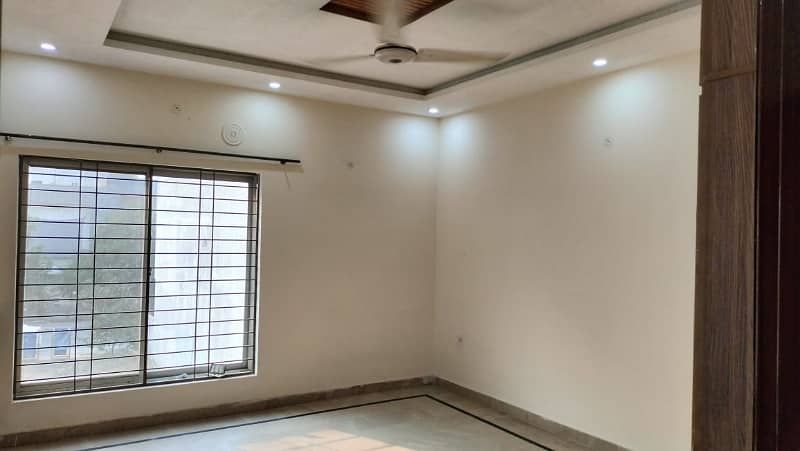 10 Marla House In Lahore Is Available For rent 2