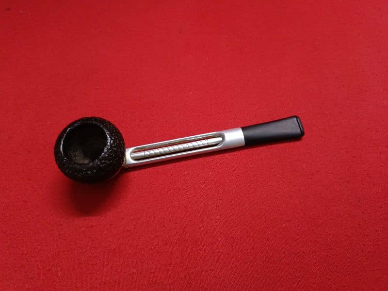 vintage smoking pipe 0