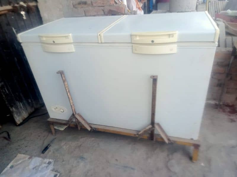 Waves  Double Door Large Size Freezer 0