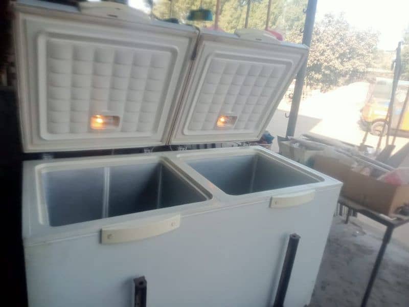 Waves  Double Door Large Size Freezer 7