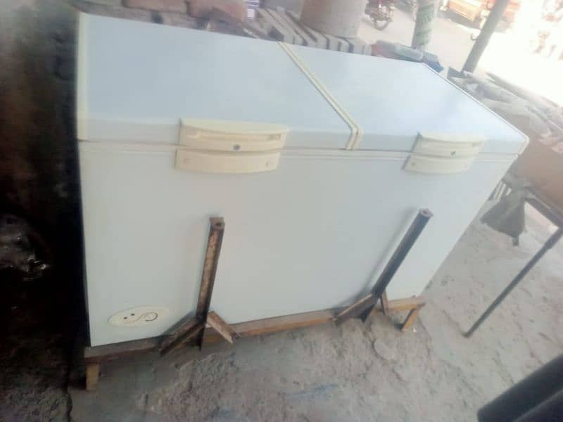 Waves  Double Door Large Size Freezer 8