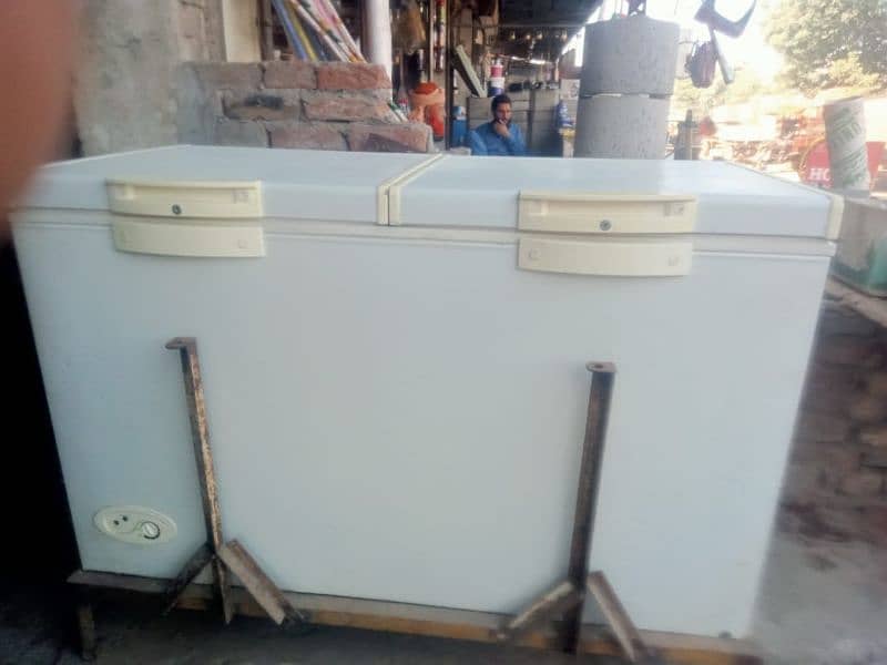 Waves  Double Door Large Size Freezer 11