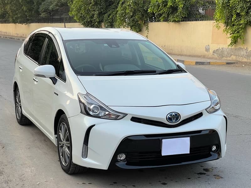 Toyota Prius Alpha 2018 0