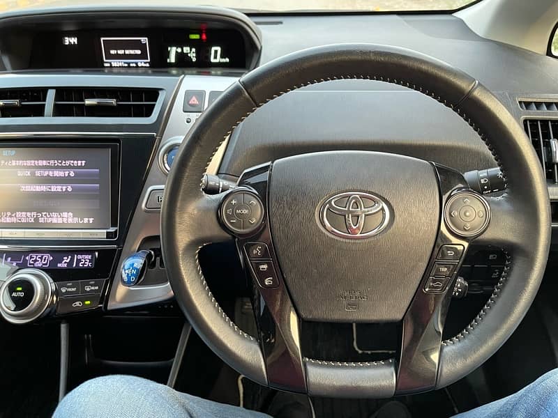 Toyota Prius Alpha 2018 14