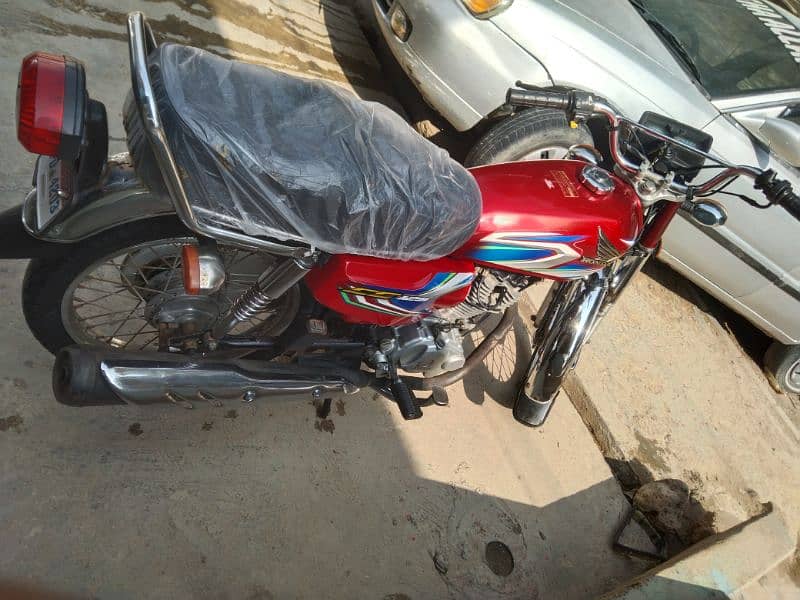 03152550822Honda 125 2022 model hai bilkul okay hai 3