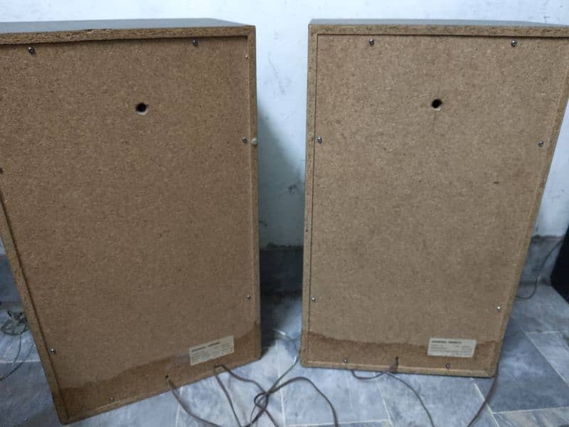 Benytone Speakers New 10/10 like ( Sony , Panasonic, Pioneer) 1