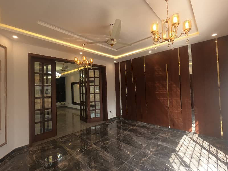 Prime Location 11 Marla House In Stunning Bahria Greens - Overseas Enclave Is Available For sale 4