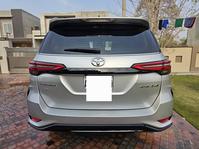 Toyota Fortuner Legender 2022 1