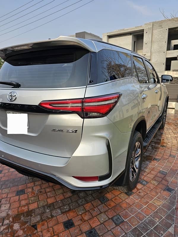 Toyota Fortuner Legender 2022 2