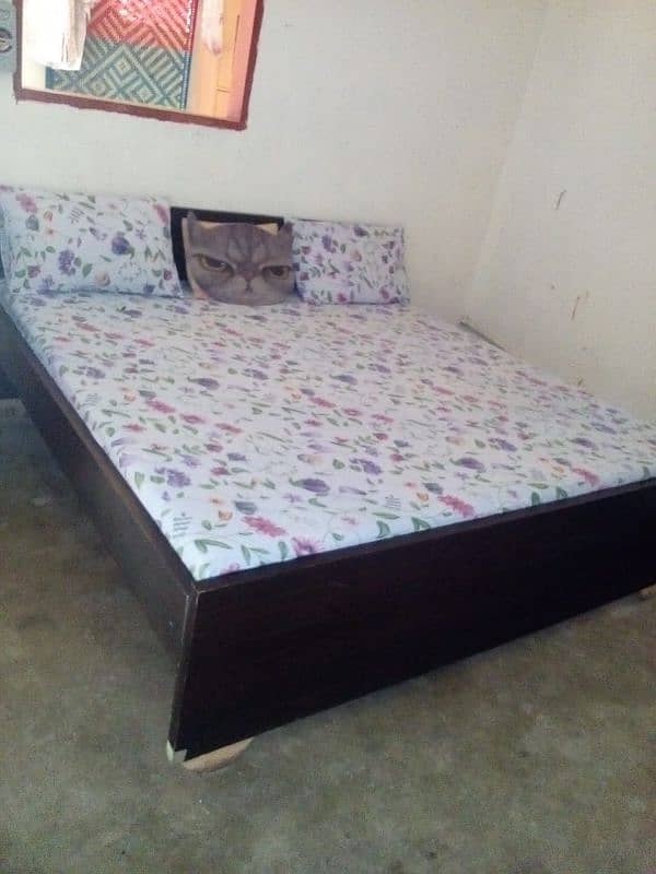 normal bed mashallah bahut achcha hai two single mattress ke sath 0