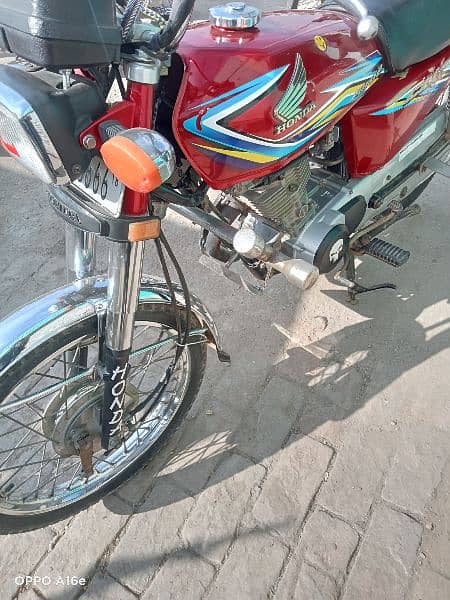 Honda 125 . . 2018 model. . location Shah pur sadar . 1