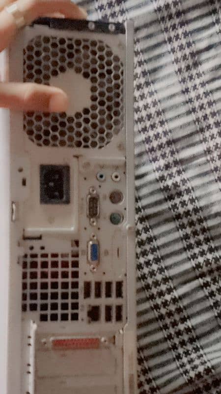 HP PC 2gb Ram all OK chat in WhatsApp 03177211304 0