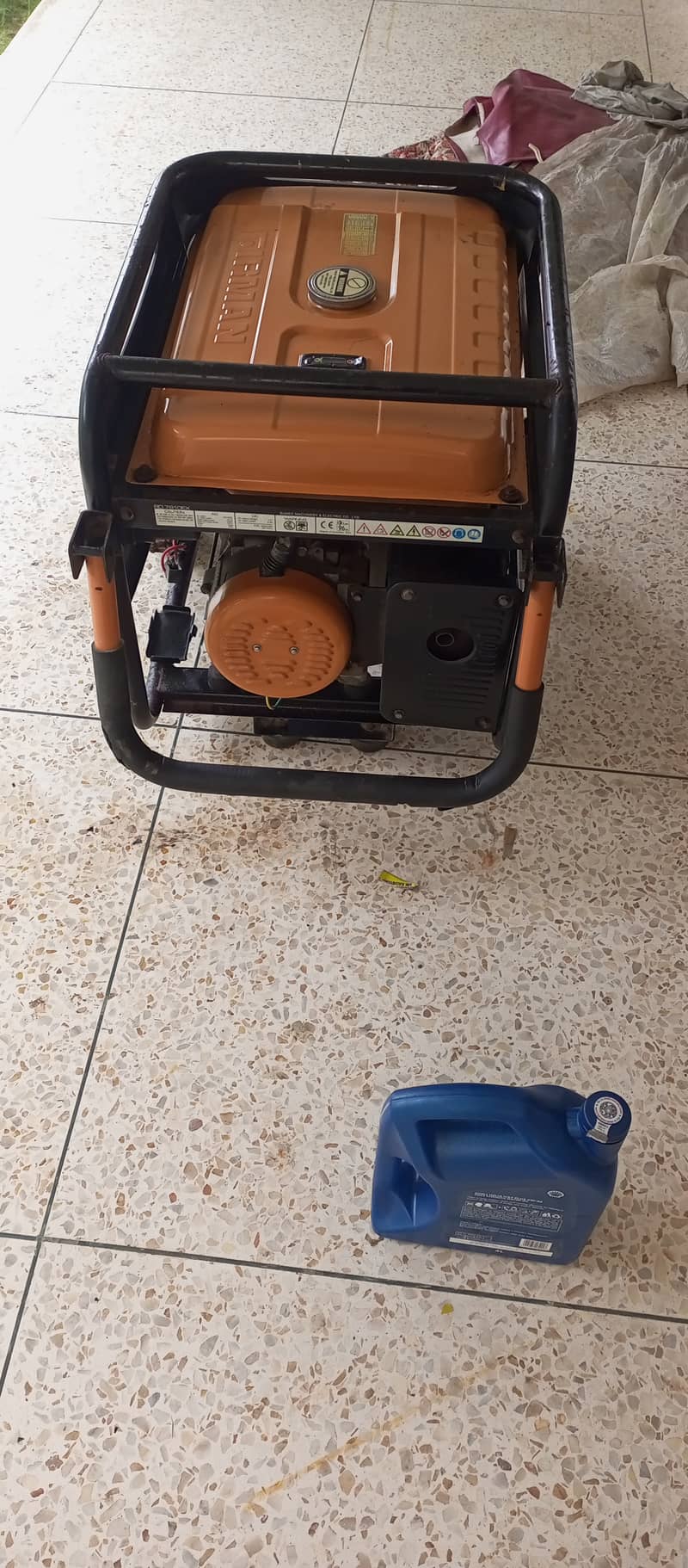 SLIGHTLY USED BRANDED GENERATOR FOR SALE. 3