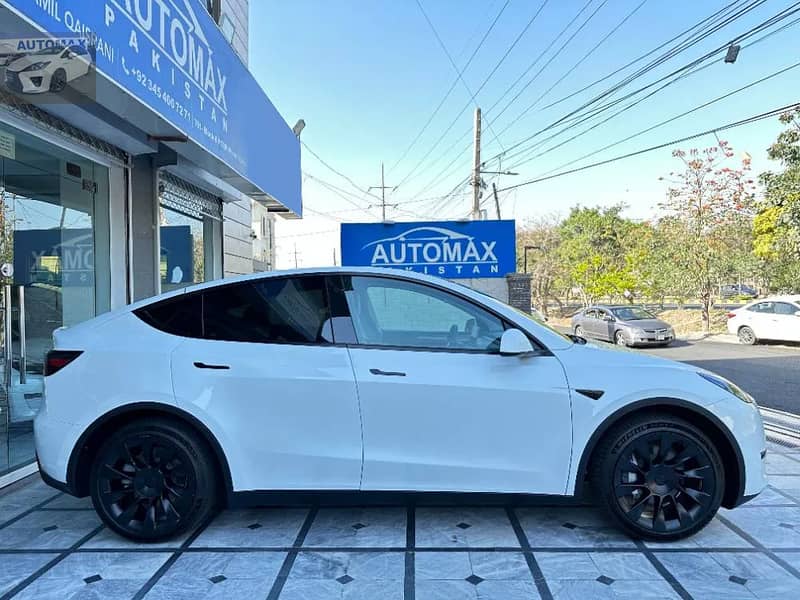 Tesla Model Y Standard Range 2022 4