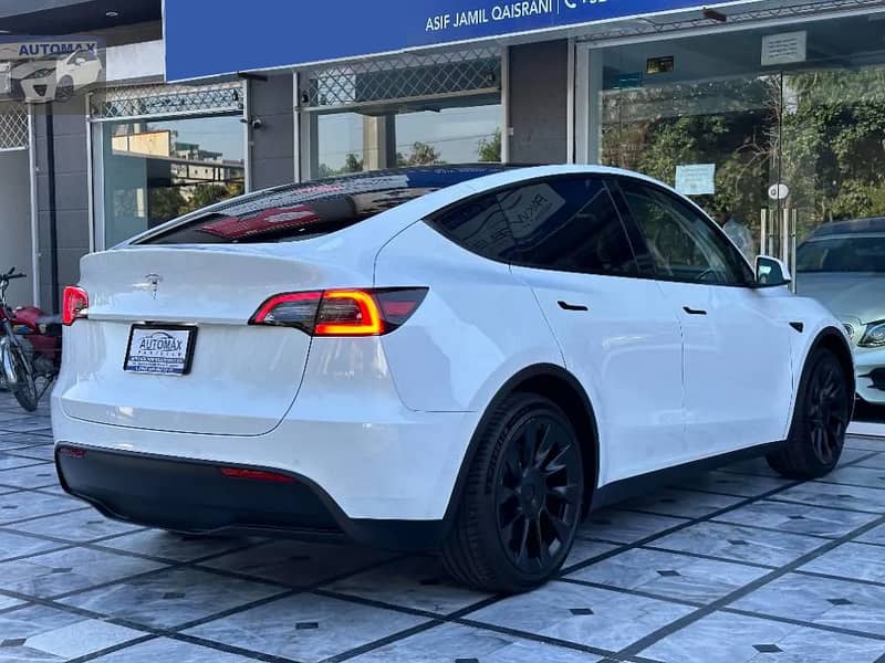 Tesla Model Y Standard Range 2022 7