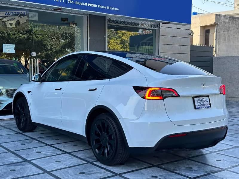 Tesla Model Y Standard Range 2022 8