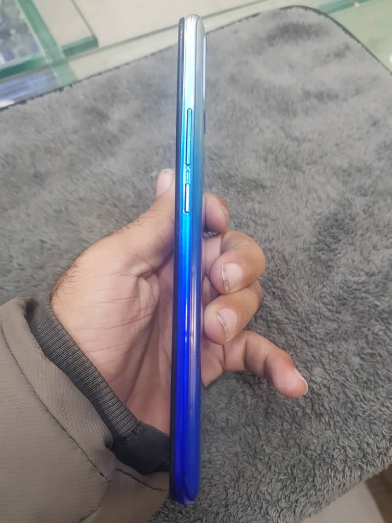 Infinix Hot 11 play 4/64 only Phone condition 10/10 battery 6000 1