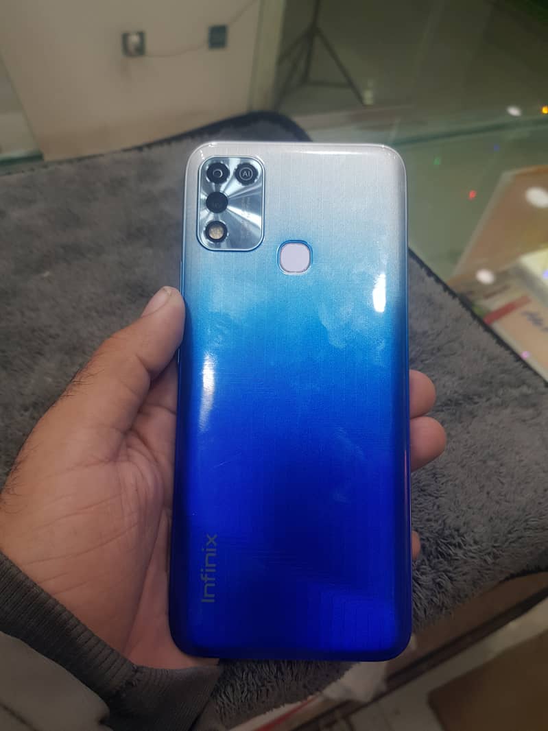 Infinix Hot 11 play 4/64 only Phone condition 10/10 battery 6000 3