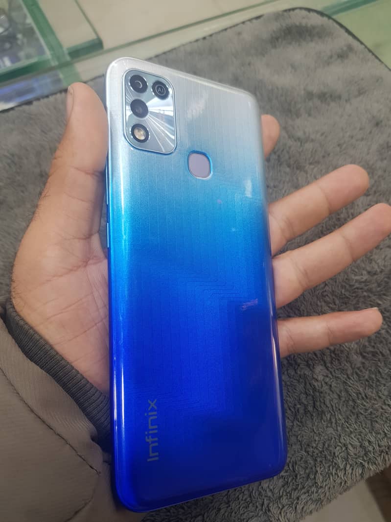 Infinix Hot 11 play 4/64 only Phone condition 10/10 battery 6000 4