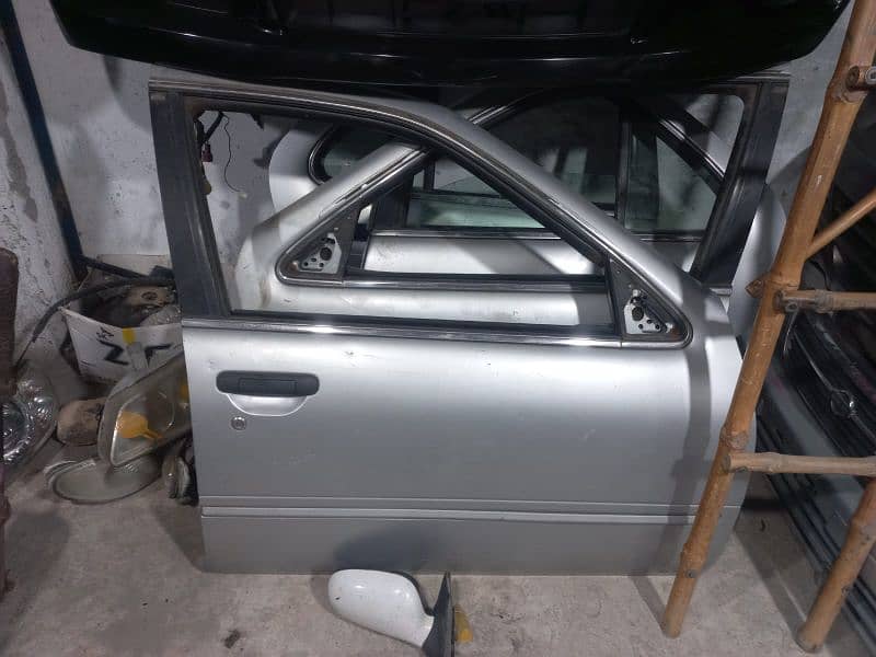 Nissan sunny body and machinal parts 17