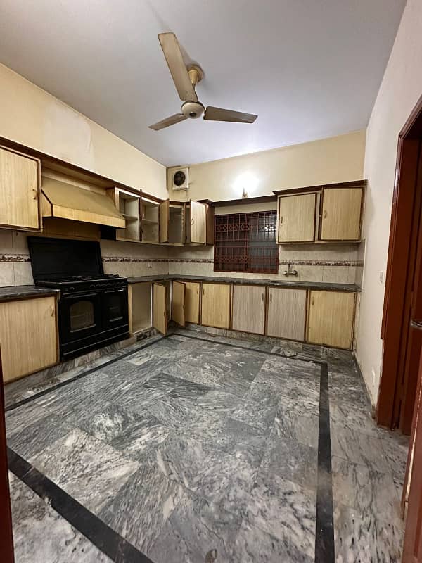 BRAND NEW SEPARATE INTRCE UPPER PORTION FOR RENT LOCATION AYUB COLONY 2