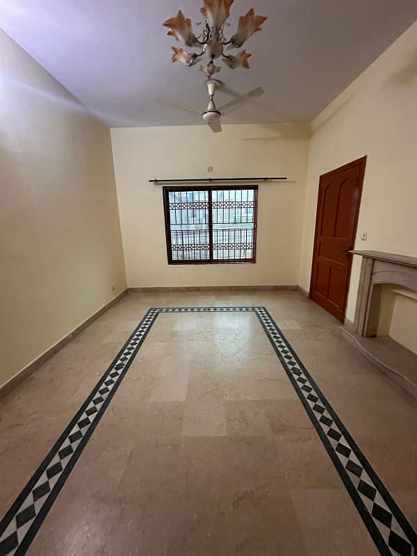 BRAND NEW SEPARATE INTRCE UPPER PORTION FOR RENT LOCATION AYUB COLONY 3