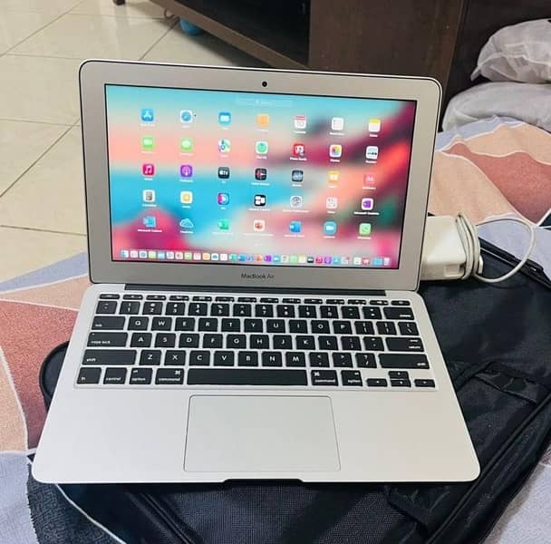 Macbook Air 2015 core i5 256 gb with ssd 1