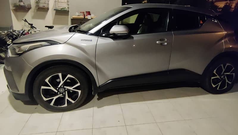 Toyota C-HR 2017 1