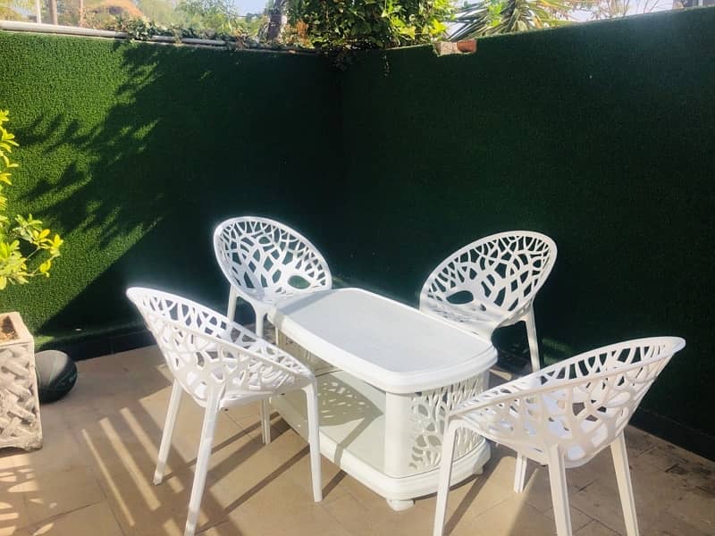 boss original pure white  plastic garden chairs with white table set 0