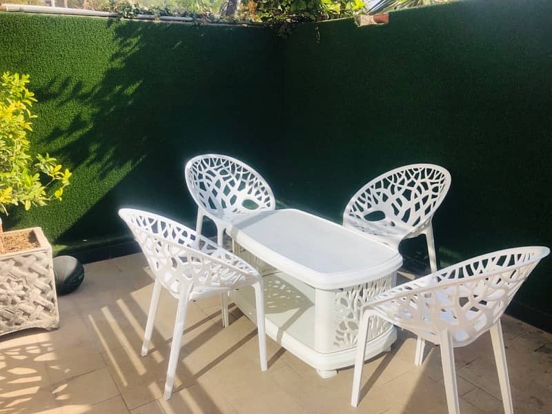 boss original pure white  plastic garden chairs with white table set 3