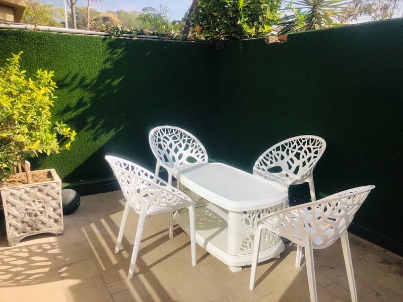 boss original pure white  plastic garden chairs with white table set 4