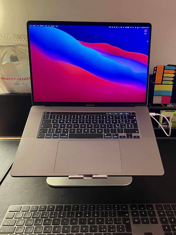 MacBook Pro i9 16" 2019 (A2141)(16gb/1TB/4gb) 1