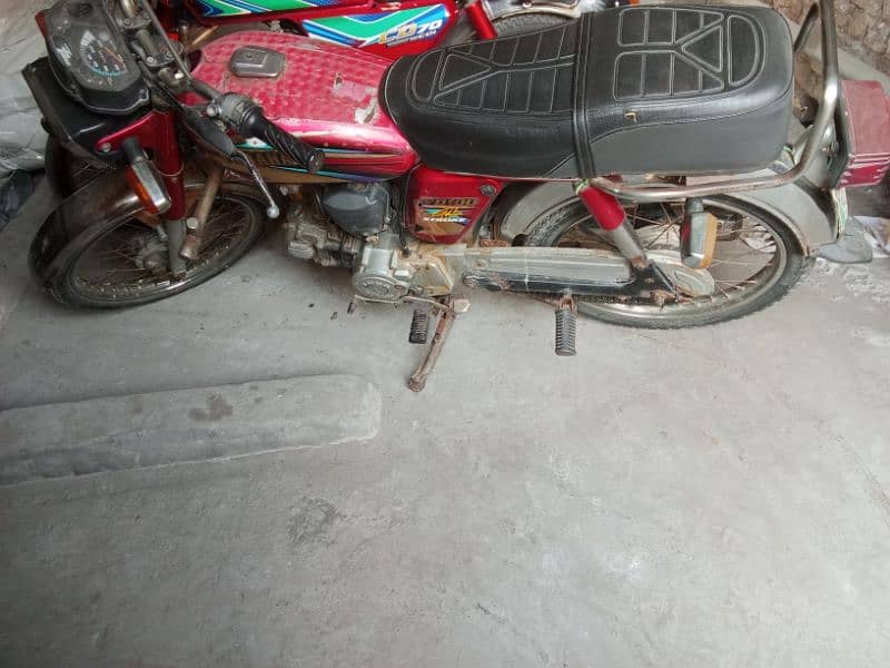 Yamaha four stroke bike kio be Kam nhi hony wala 0