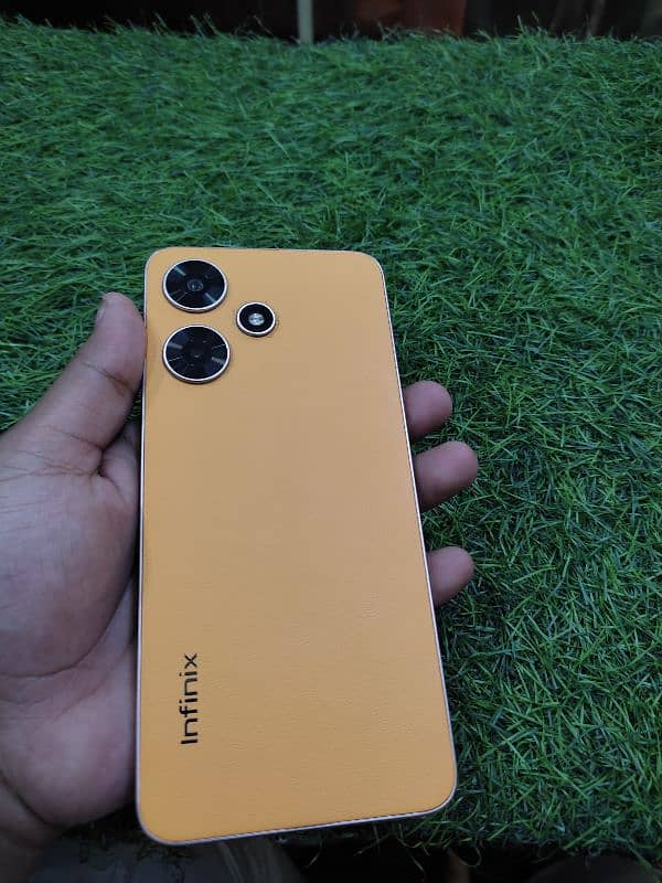 Infinix hot 30 i 8/128 with box and charger 0