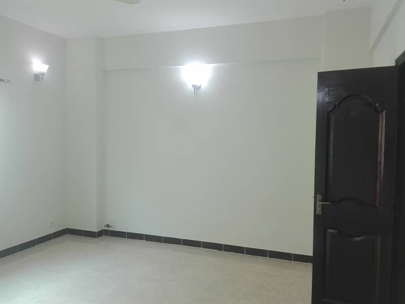 10 Marla 03 Bedroom 3rd Floor Apartment Available For Rent In Askari 11 Sector-B Lahore 3