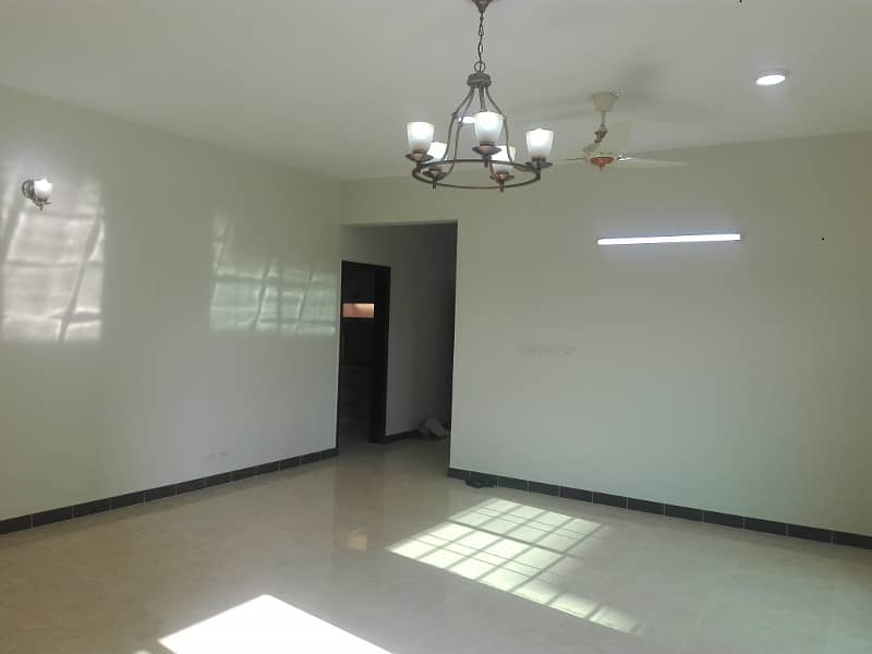 10 Marla 03 Bedroom 3rd Floor Apartment Available For Rent In Askari 11 Sector-B Lahore 13