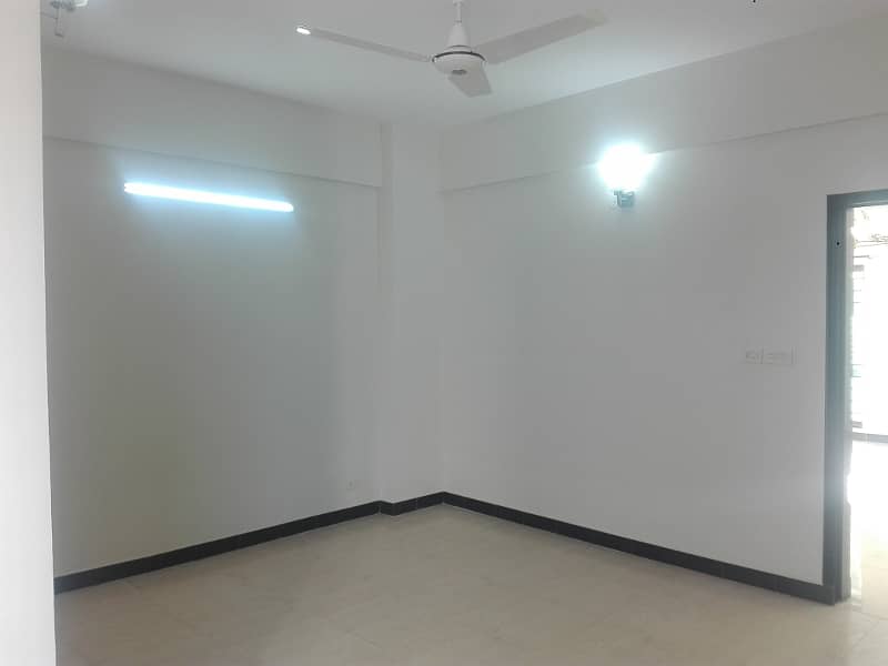 10 Marla 03 Bedroom 3rd Floor Apartment Available For Rent In Askari 11 Sector-B Lahore 16