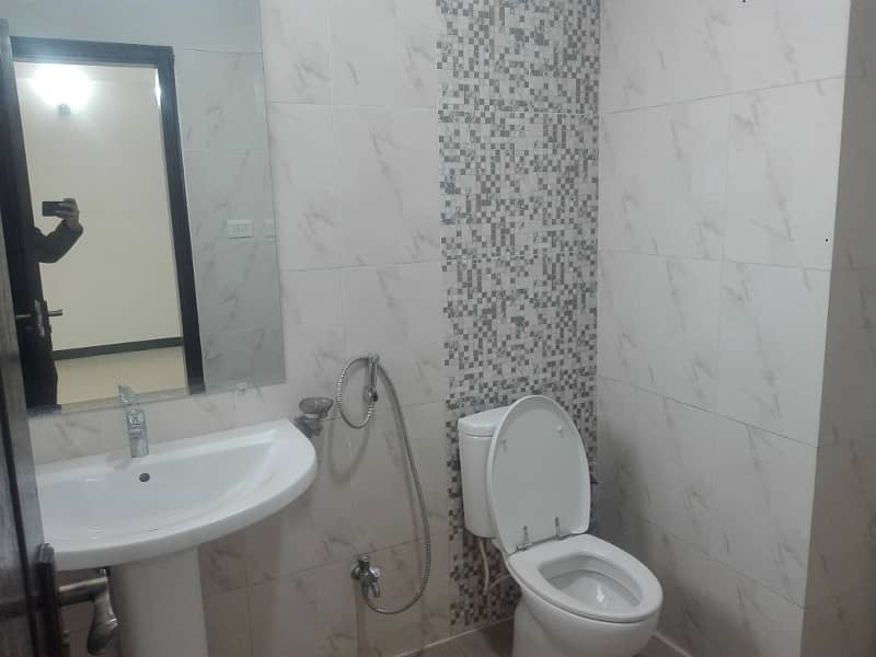 10 Marla 03 Bedroom 3rd Floor Apartment Available For Rent In Askari 11 Sector-B Lahore 17