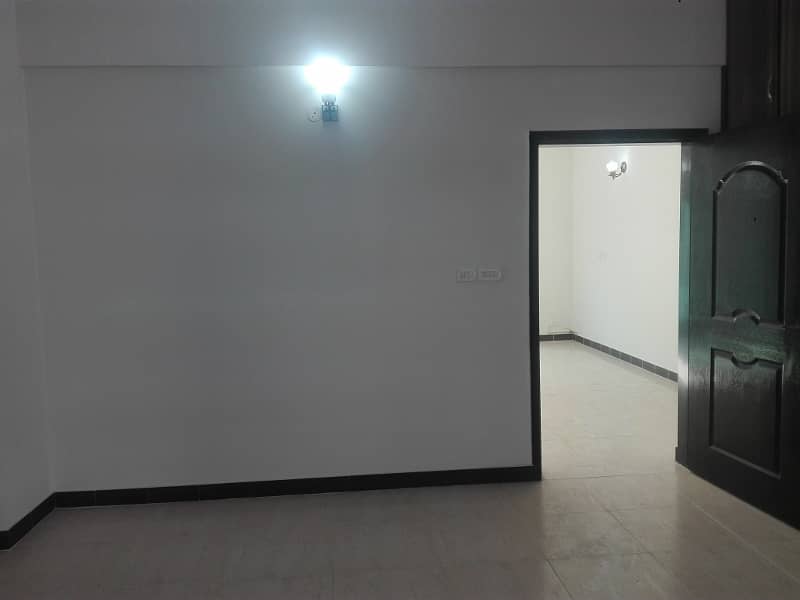 10 Marla 03 Bedroom 3rd Floor Apartment Available For Rent In Askari 11 Sector-B Lahore 18